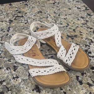 Blowfish girls size 4 Malibu white and blue glitter Braided Sandals Velcro